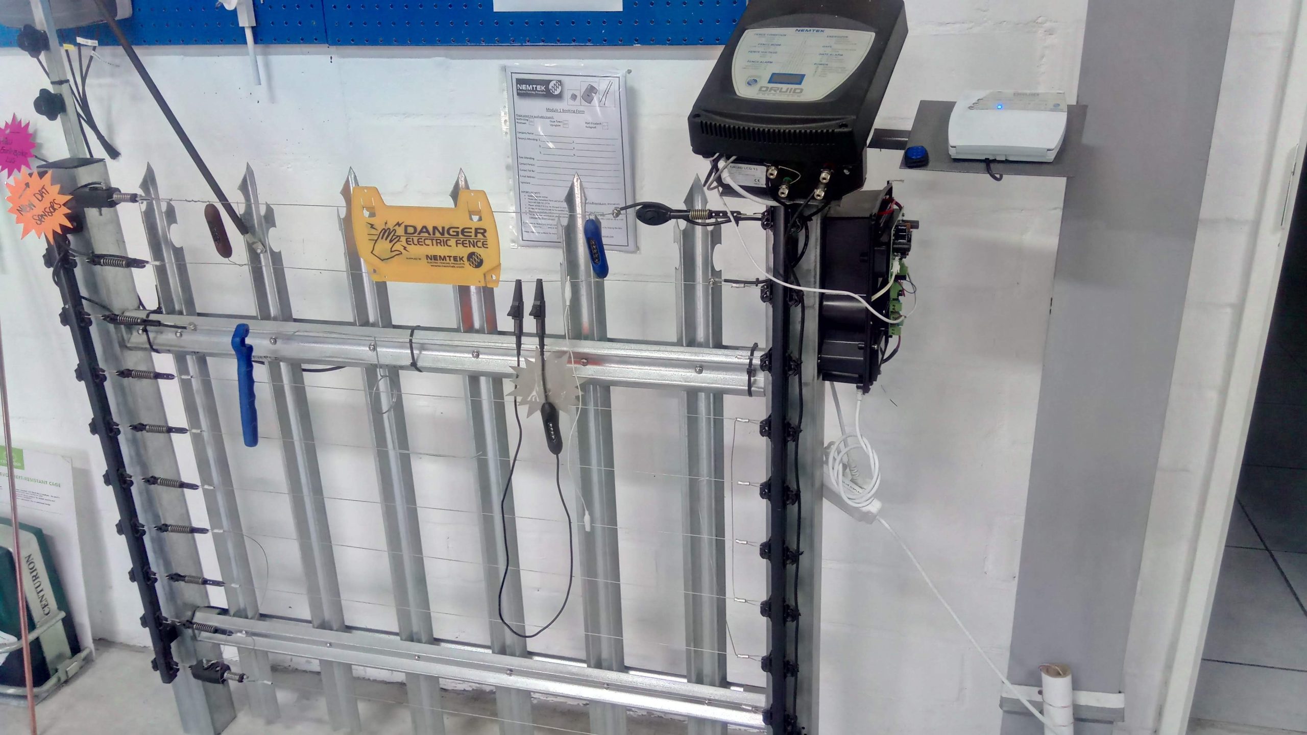 Electric fence energizer display and control equipment
